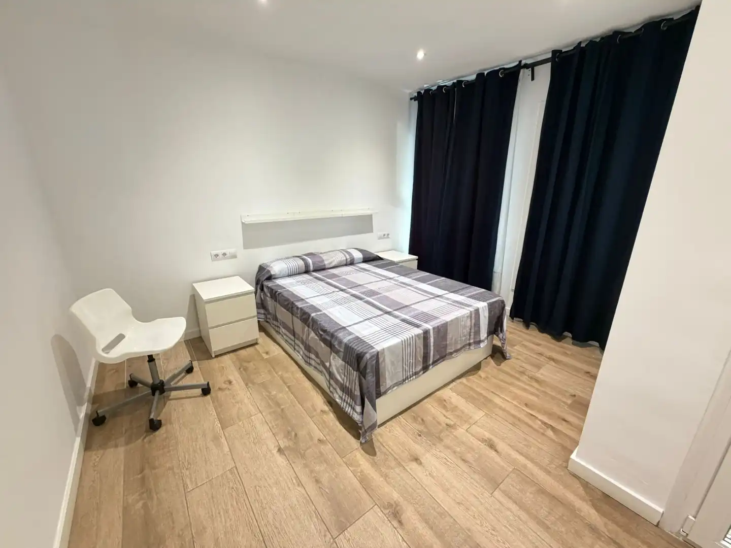 Habitación de Piso de alquiler en Lleida con Aire acondicionado, Amueblado y Horno