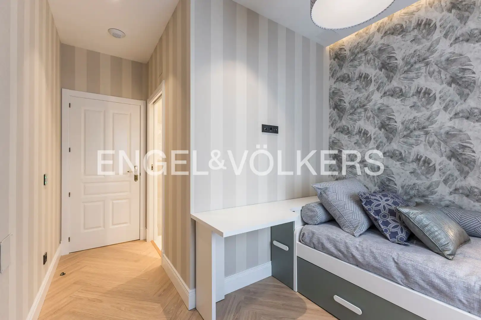 Piso con ascensor en venta en Calle de Guzmán el Bueno, imagen 25