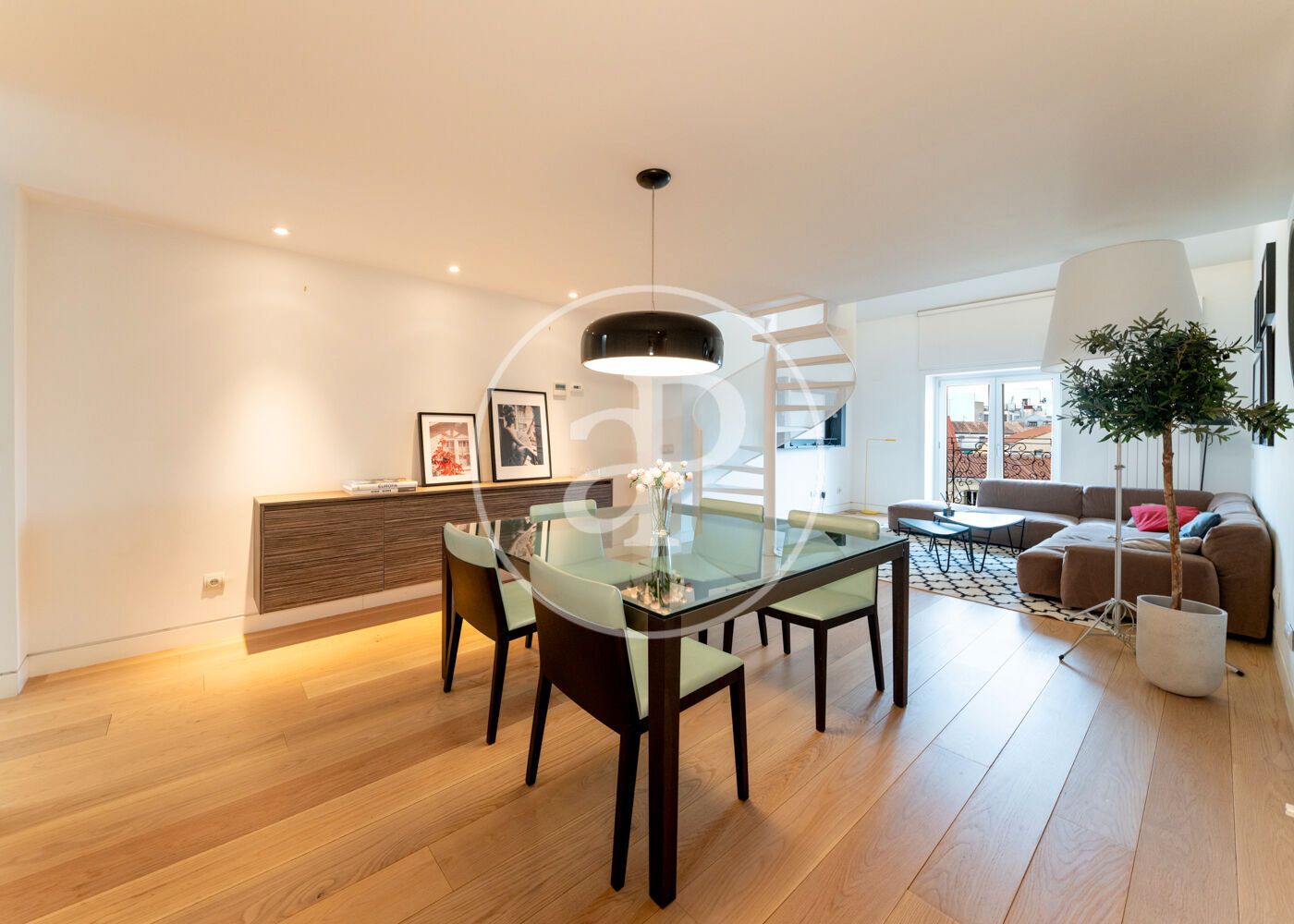 Comedor de Dúplex de alquiler en  Madrid Capital con Aire acondicionado, Calefacción y Amueblado