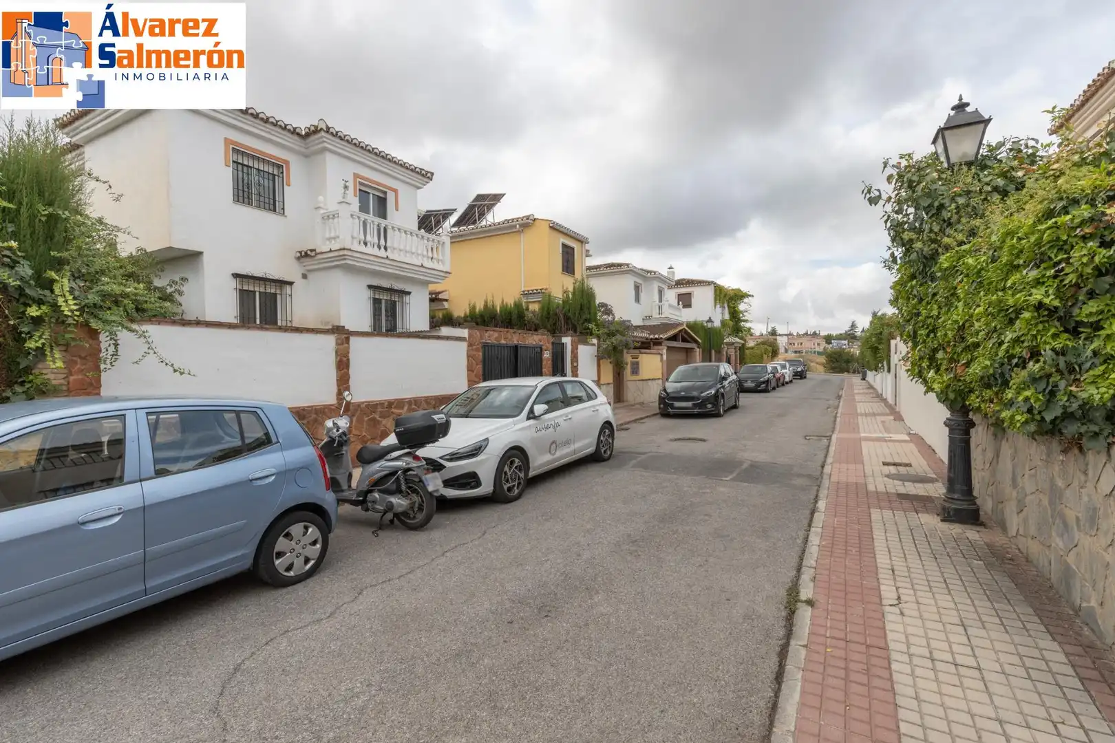 Exterior view of Houses for sale in Altos de la Zubia