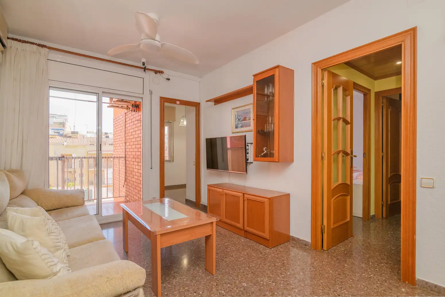 Sala d'estar de Pis en venda en Sant Boi de Llobregat amb Aire condicionat i Balcó
