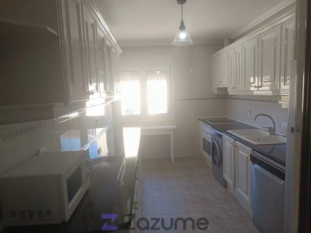 Cocina de Apartamento de alquiler en Ávila con Calefacción, Parquet y Terraza