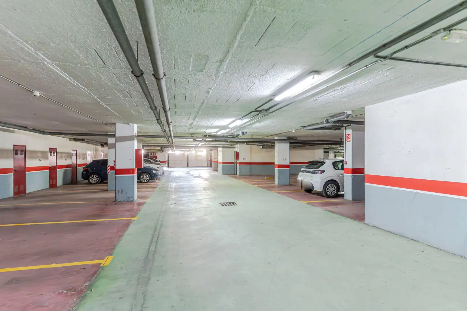 Parkplatz von Wohnung zum Verkauf in Manilva mit Privatgarten, Abstellraum und Gemeinschaftspool