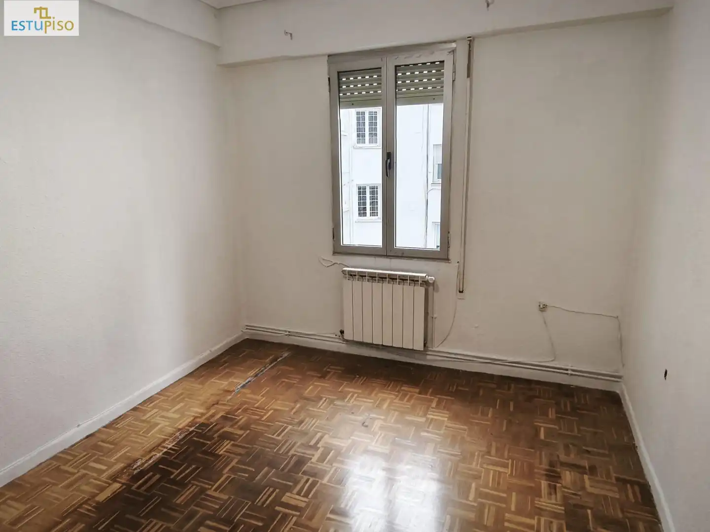 Dormitori de Pis en venda en Vitoria - Gasteiz amb Calefacció, Parquet i Terrassa