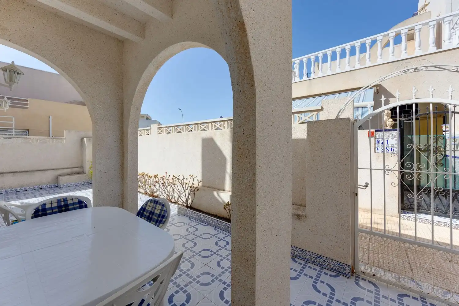 Terrassa de Casa adosada en venda en Torrevieja amb Terrassa, Moblat i Piscina comunitària