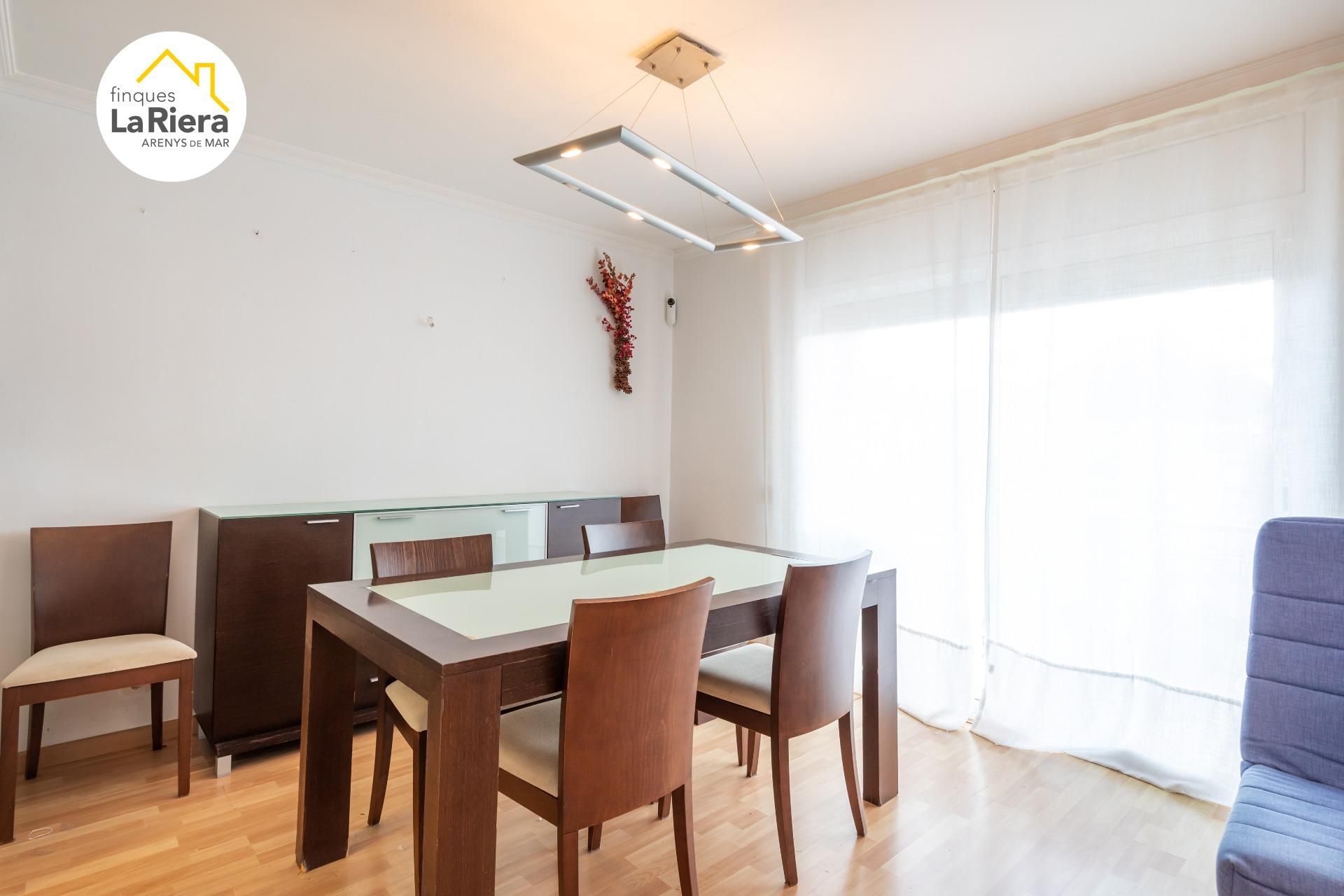 Menjador de Pis en venda en Arenys de Mar amb Calefacció, Parquet i Balcó