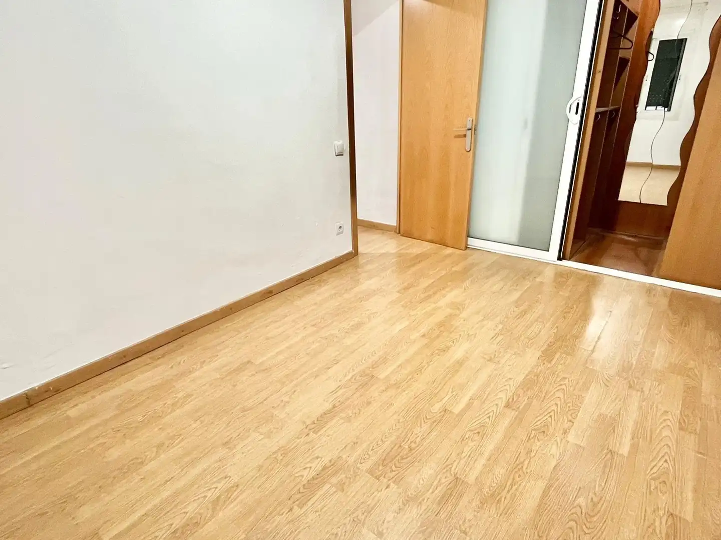 Schlafzimmer von Erdgeschoss zum Verkauf in Ripollet mit Parkett und Alarm