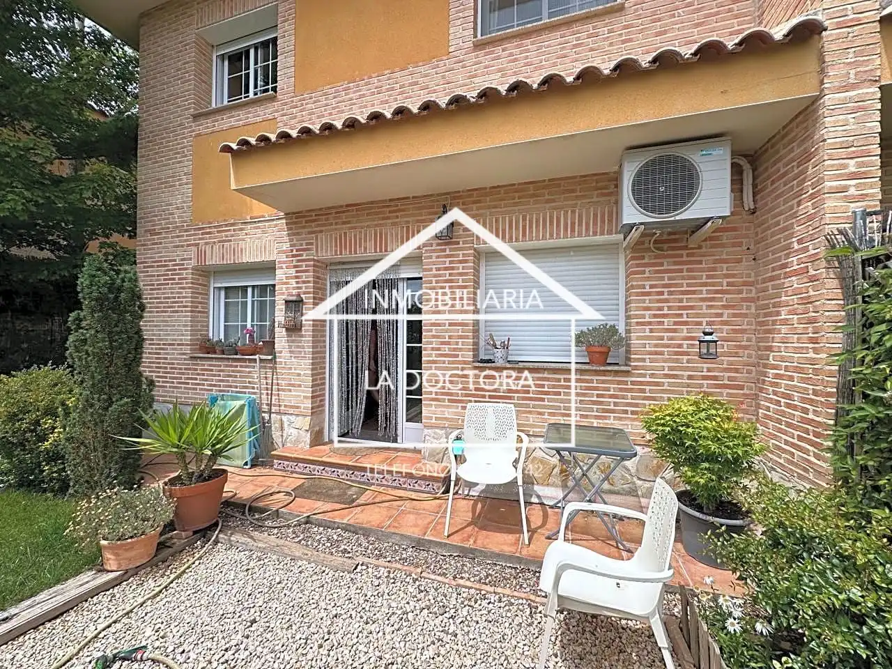 Casa adosada en venta en Erillas, Nombela