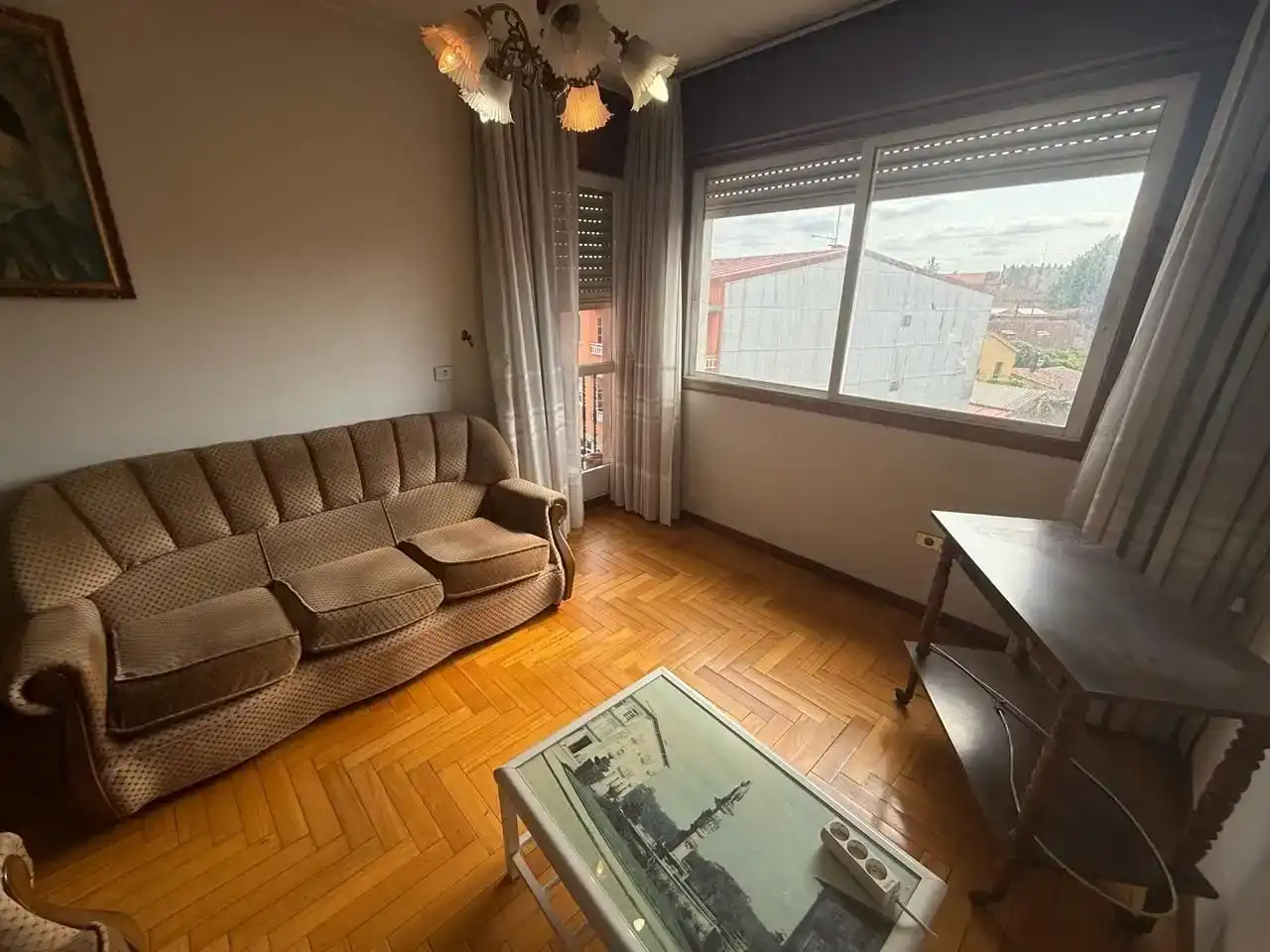 Sala de estar de Piso en venta en Tui con Trastero, Amueblado y Balcón