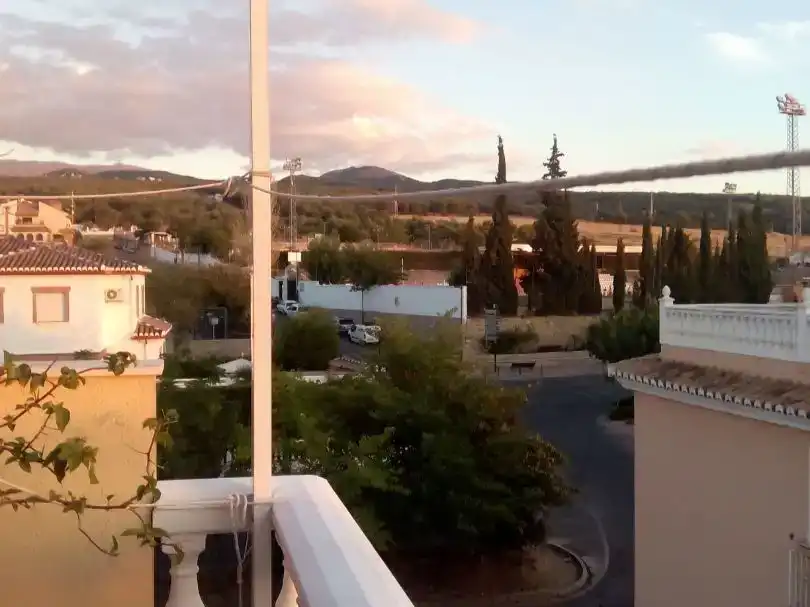 Vista exterior de Àtic en venda en La Zubia amb Aire condicionat i Balcó