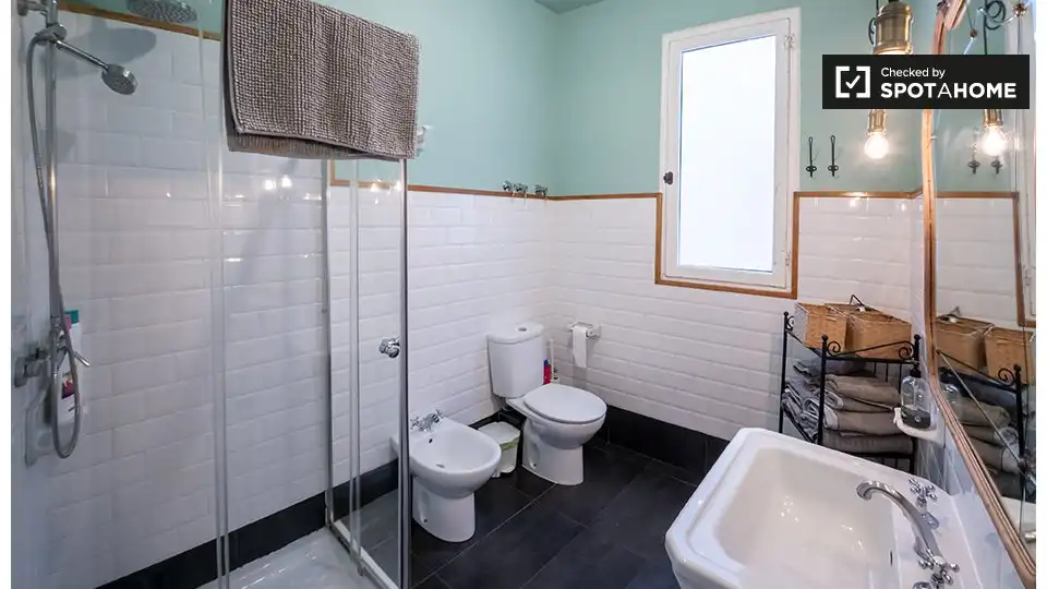 Baño de Piso de alquiler en Valencia con Aire acondicionado, Calefacción y Amueblado