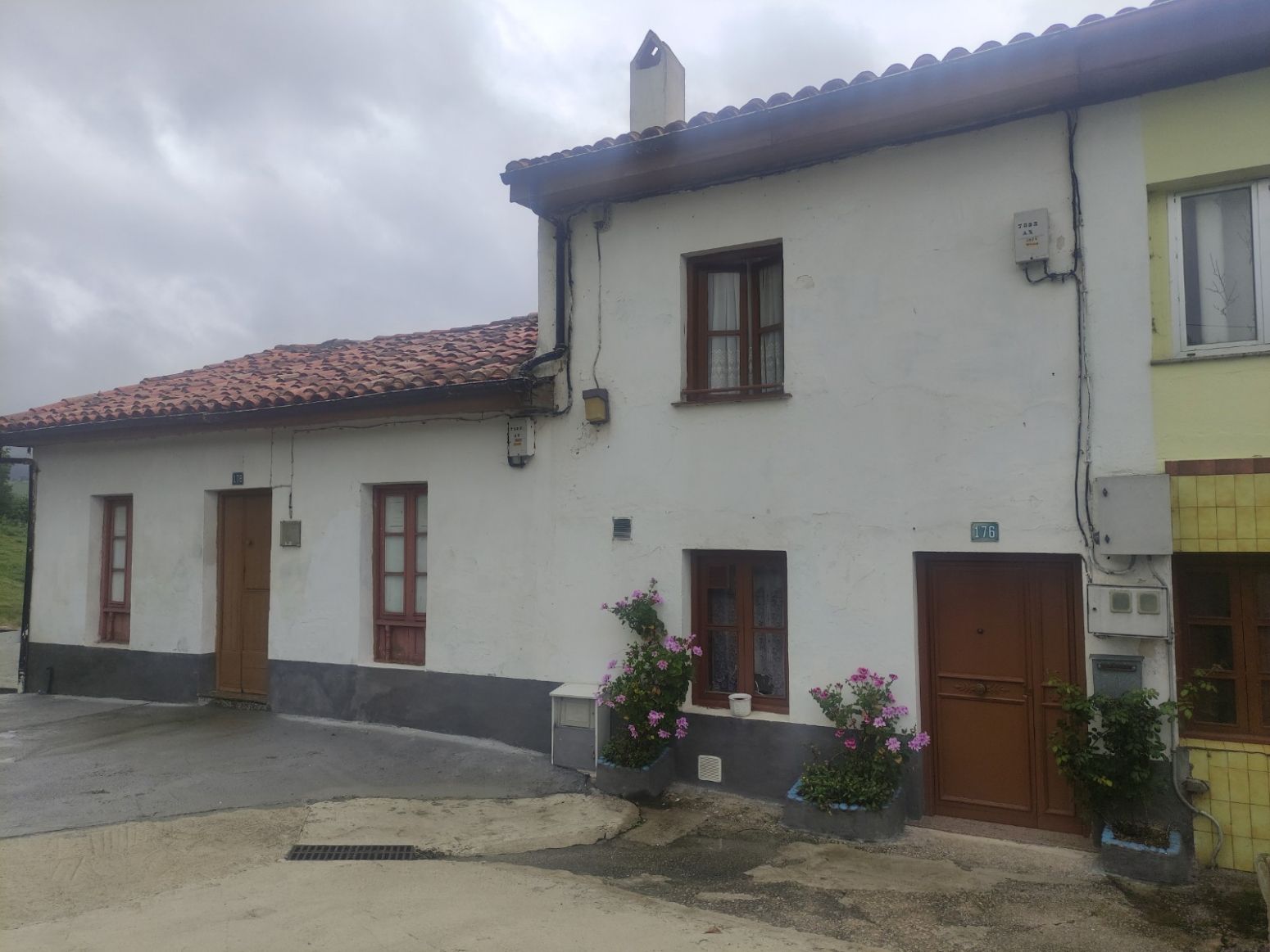 Vista exterior de Casa adosada en venda en Torrelavega 