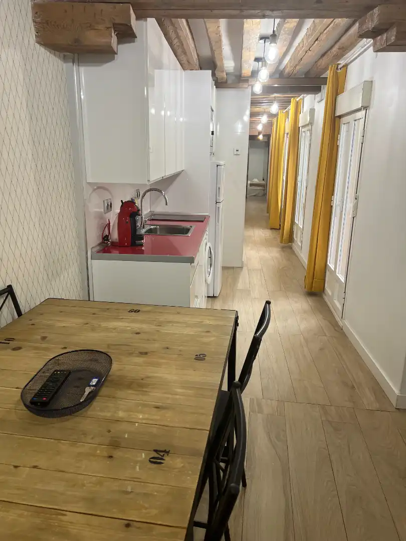 Cuina de Pis de lloguer en Madrid amb Aire condicionat, Calefacció i Moblat