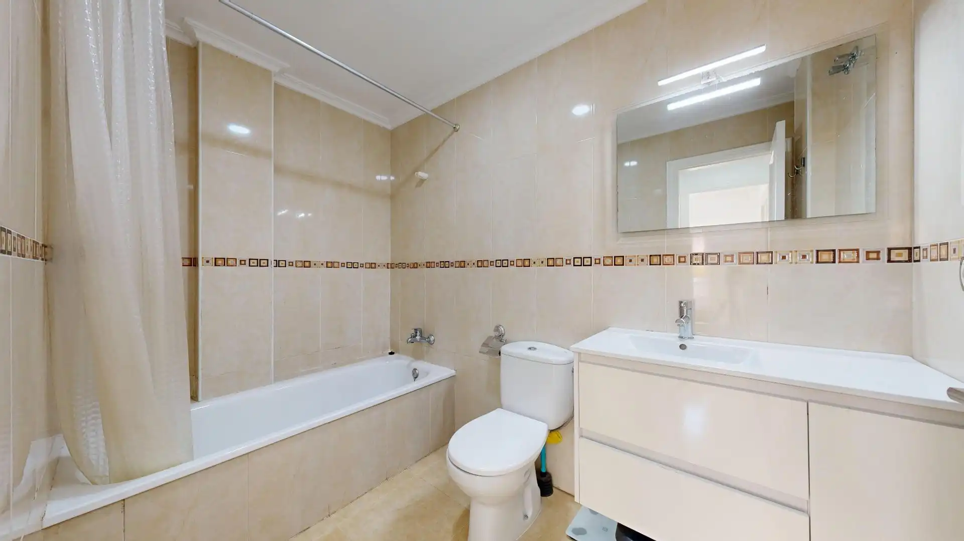 Bany de Apartament en venda en Los Montesinos amb Aire condicionat, Moblat i Piscina comunitària