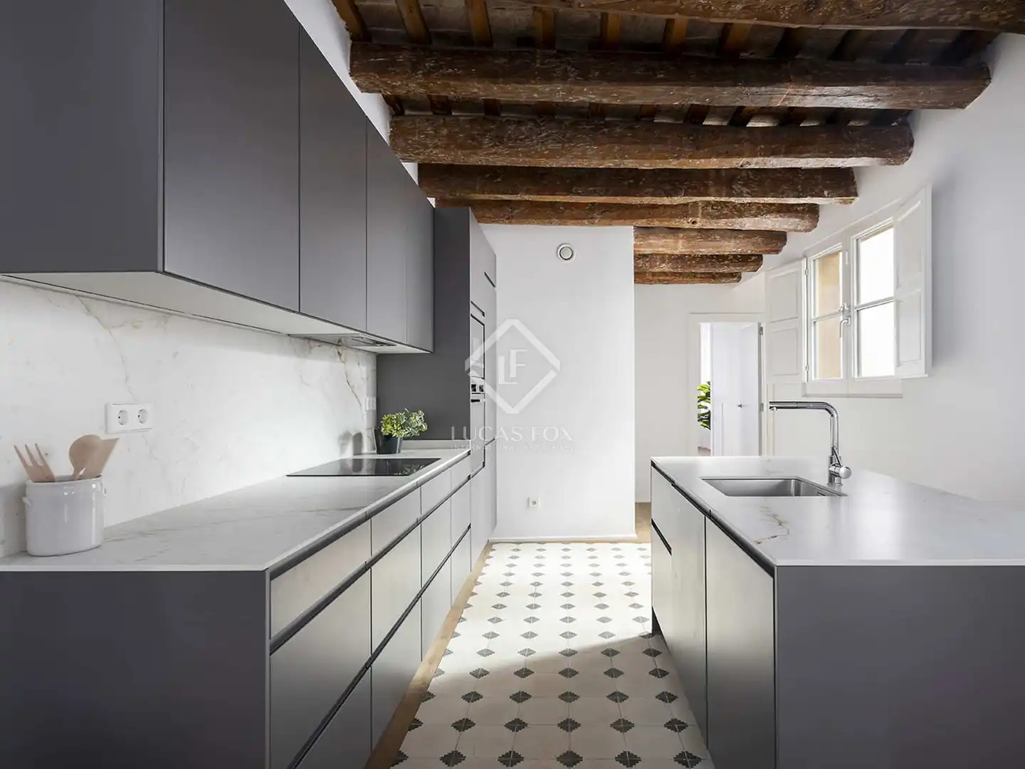 Küche von Wohnung zum Verkauf in Barcelona mit Klimaanlage, Heizung und Parkett