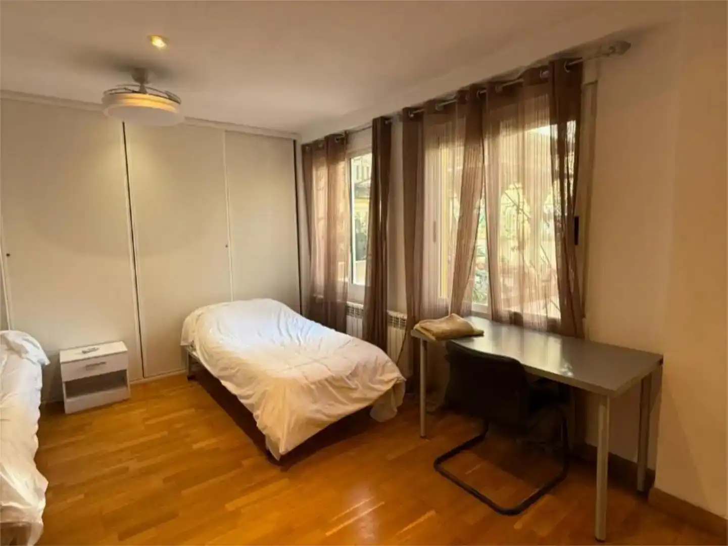 Schlafzimmer von Wohnung zur Miete in  Zaragoza Capital mit Klimaanlage und Balkon