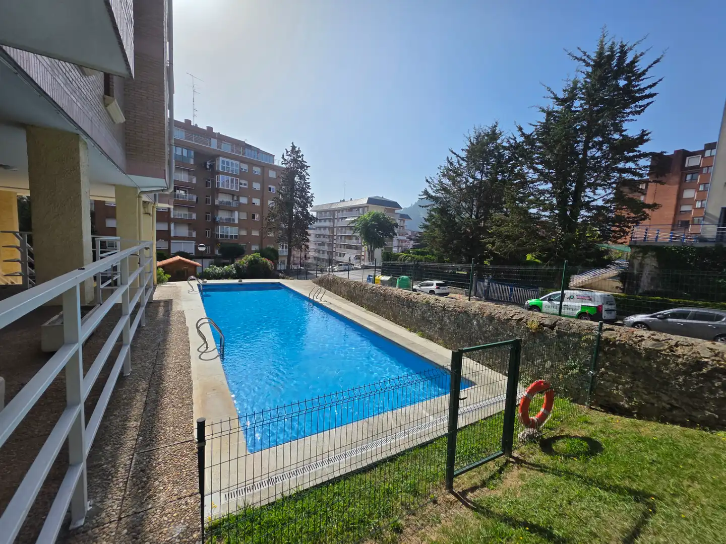 Piscina de Pis en venda en Castro-Urdiales amb Terrassa, Traster i Piscina comunitària