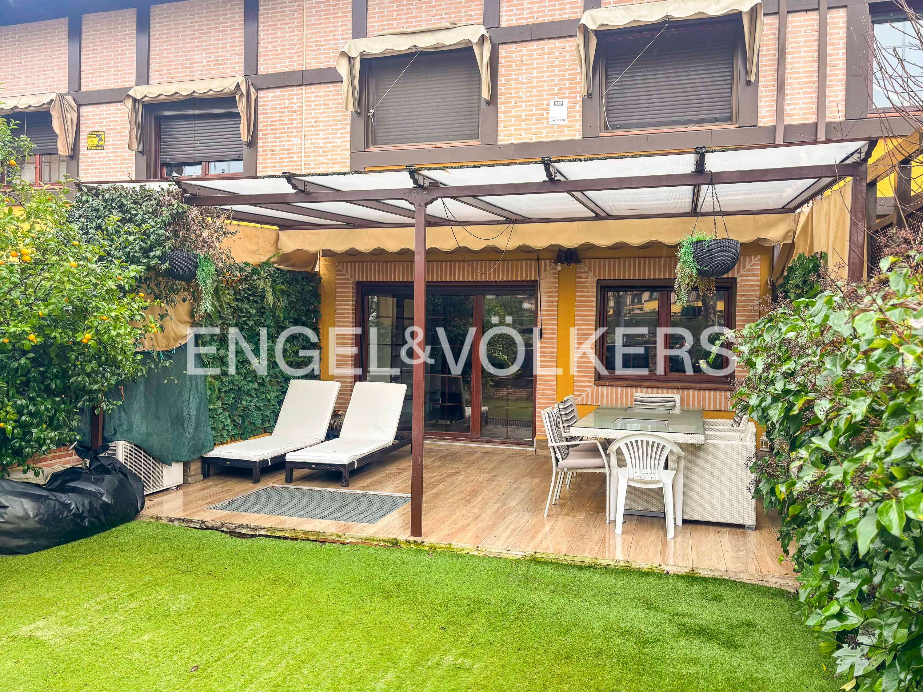 Terrassa de Casa o xalet en venda en Boadilla del Monte amb Aire condicionat, Calefacció i Jardí privat