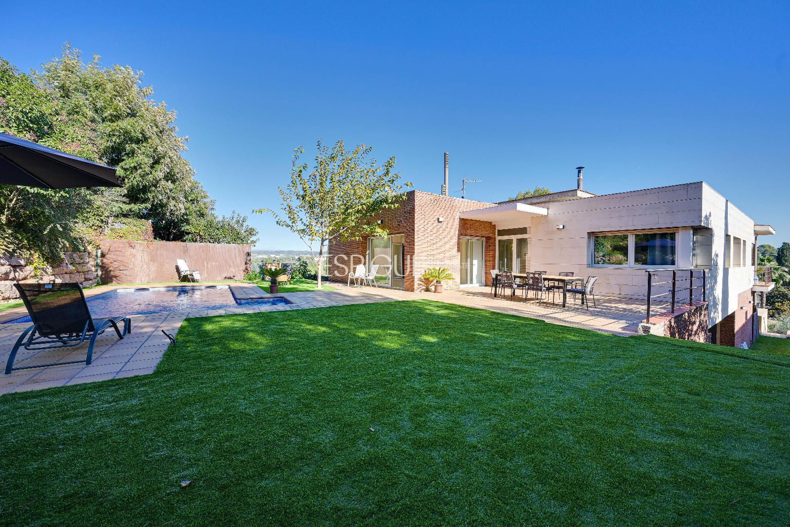 Jardí de Casa o xalet en venda en Sant Cugat del Vallès amb Parquet, Traster i Piscina