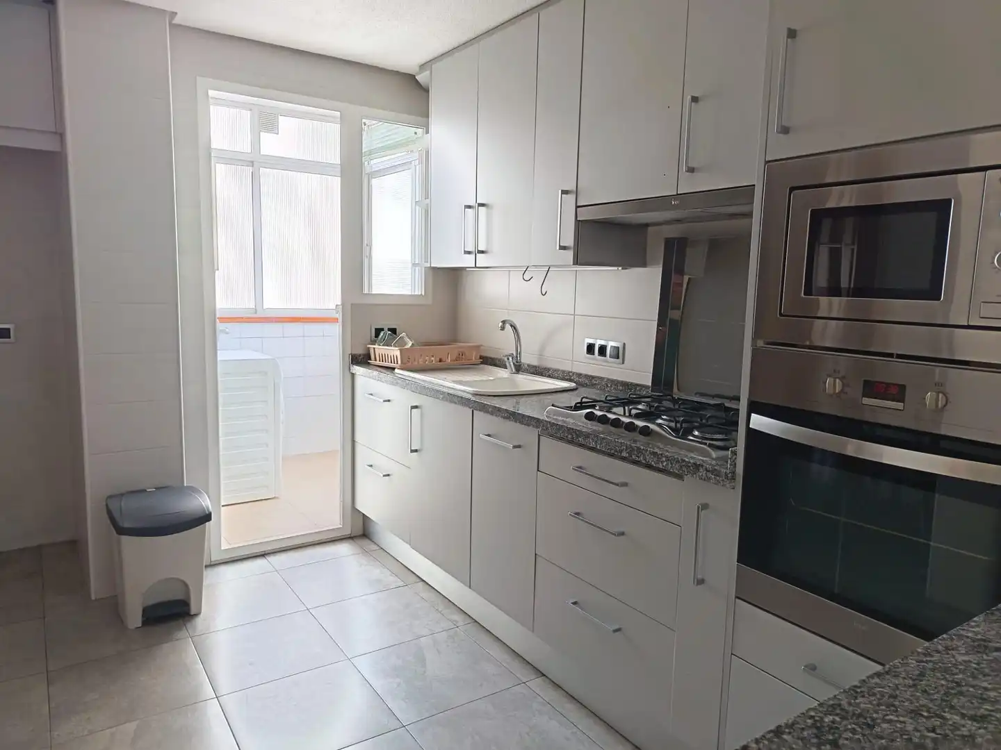 Cocina de Piso en venta en Alicante / Alacant con Aire acondicionado, Trastero y Balcón