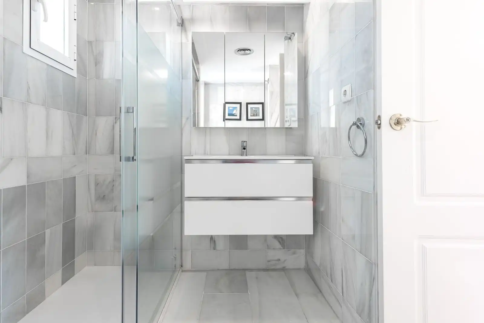 Baño de Apartamento en venta en Marbella con Terraza, Amueblado y Piscina comunitaria
