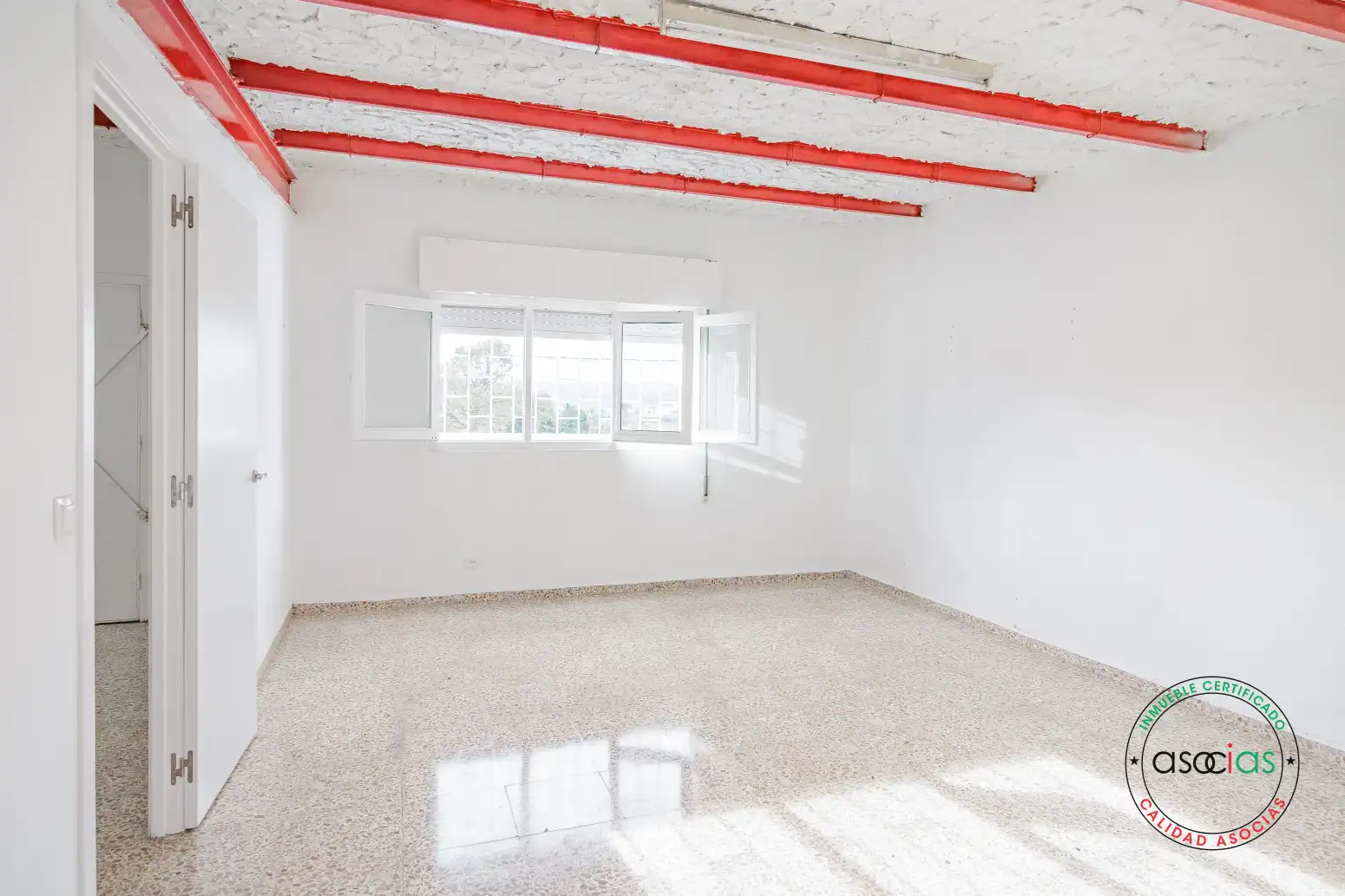 Schlafzimmer von Fabrikhallen zum Verkauf in Noreña