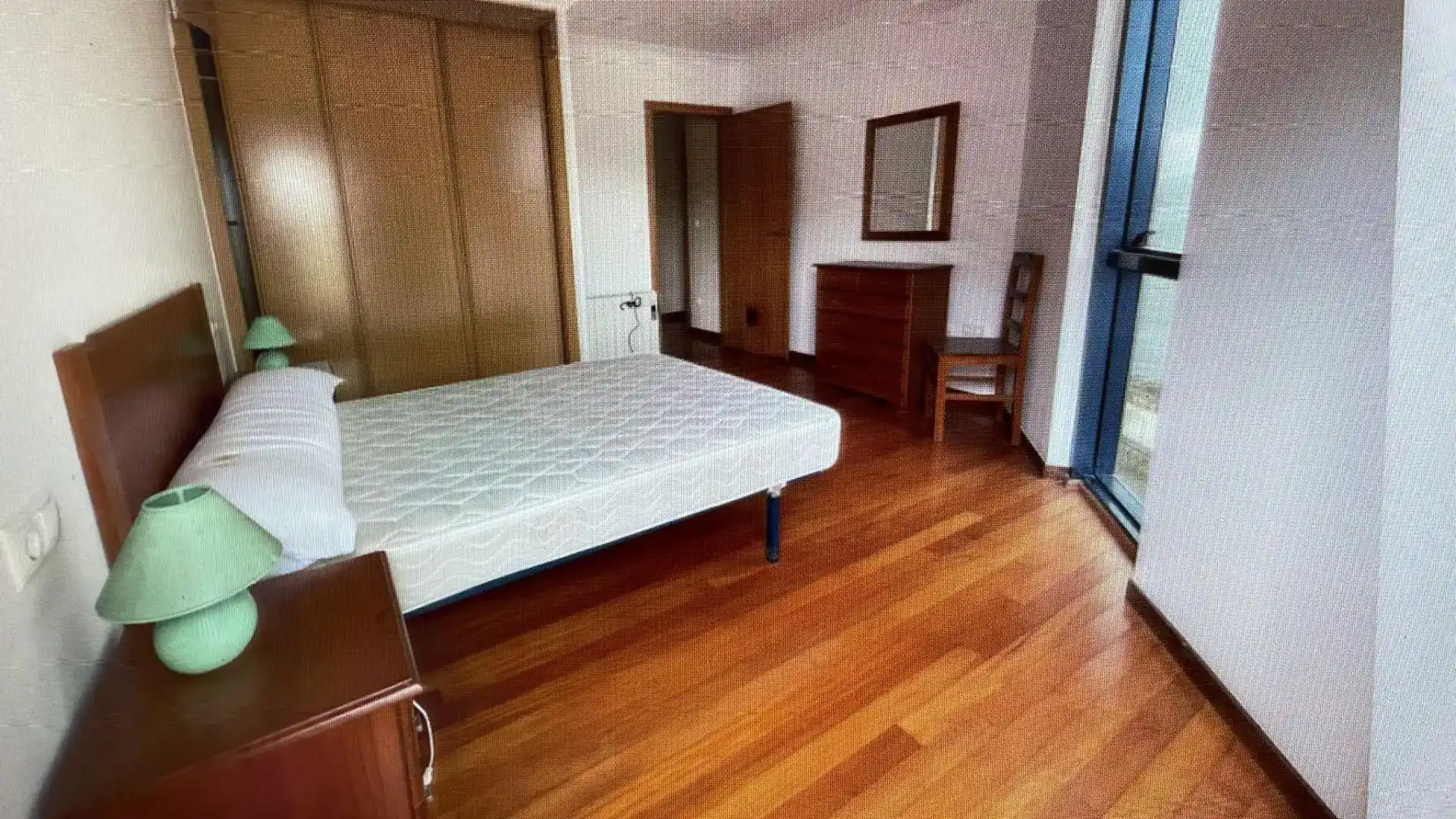 Dormitori de Pis de lloguer en Rianxo amb Parquet, Moblat i Forn