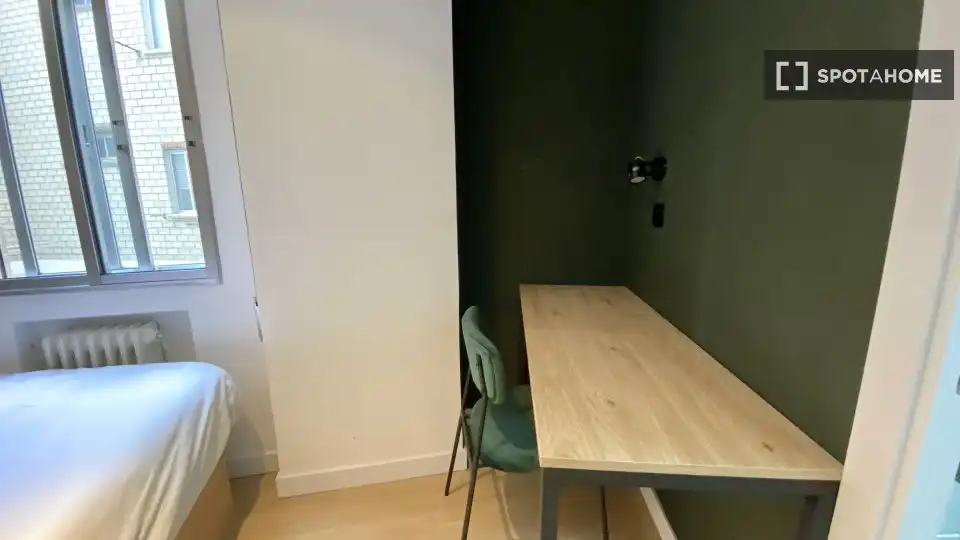 Bedroom of Flat for rent in Madrid  with Air Conditioner, Heating and Furnished