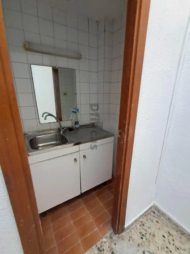 Local comercial de lloguer a Avenida de Sagunto, imagen 4