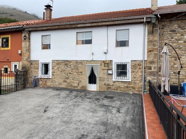 Vista exterior de Casa o xalet en venda en Campoo de Enmedio amb Moblat