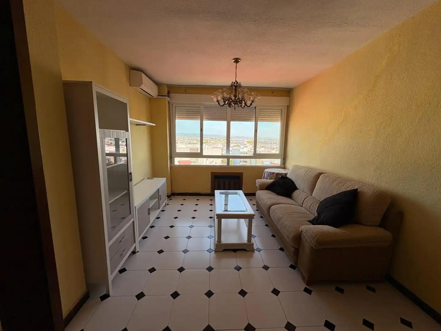 Wohnzimmer von Wohnung zur Miete in Sur
