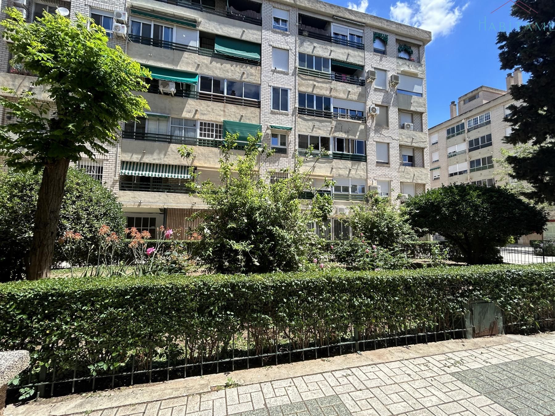 Vista exterior de Pis en venda en  Granada Capital amb Aire condicionat i Terrassa