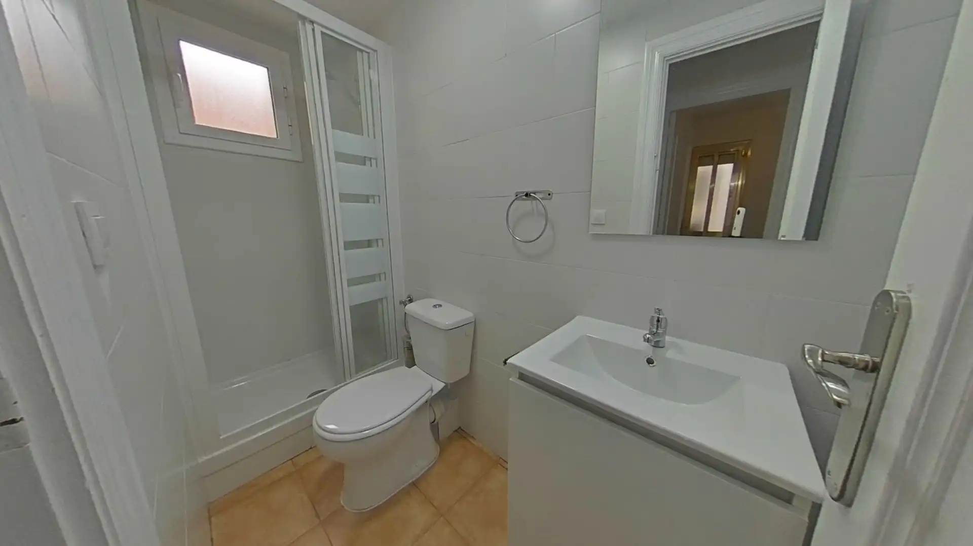 Baño de Piso en venta en L'Hospitalet de Llobregat con Calefacción y Amueblado