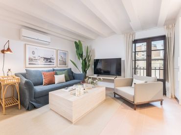 Apartment with balcony to rent in Eixample