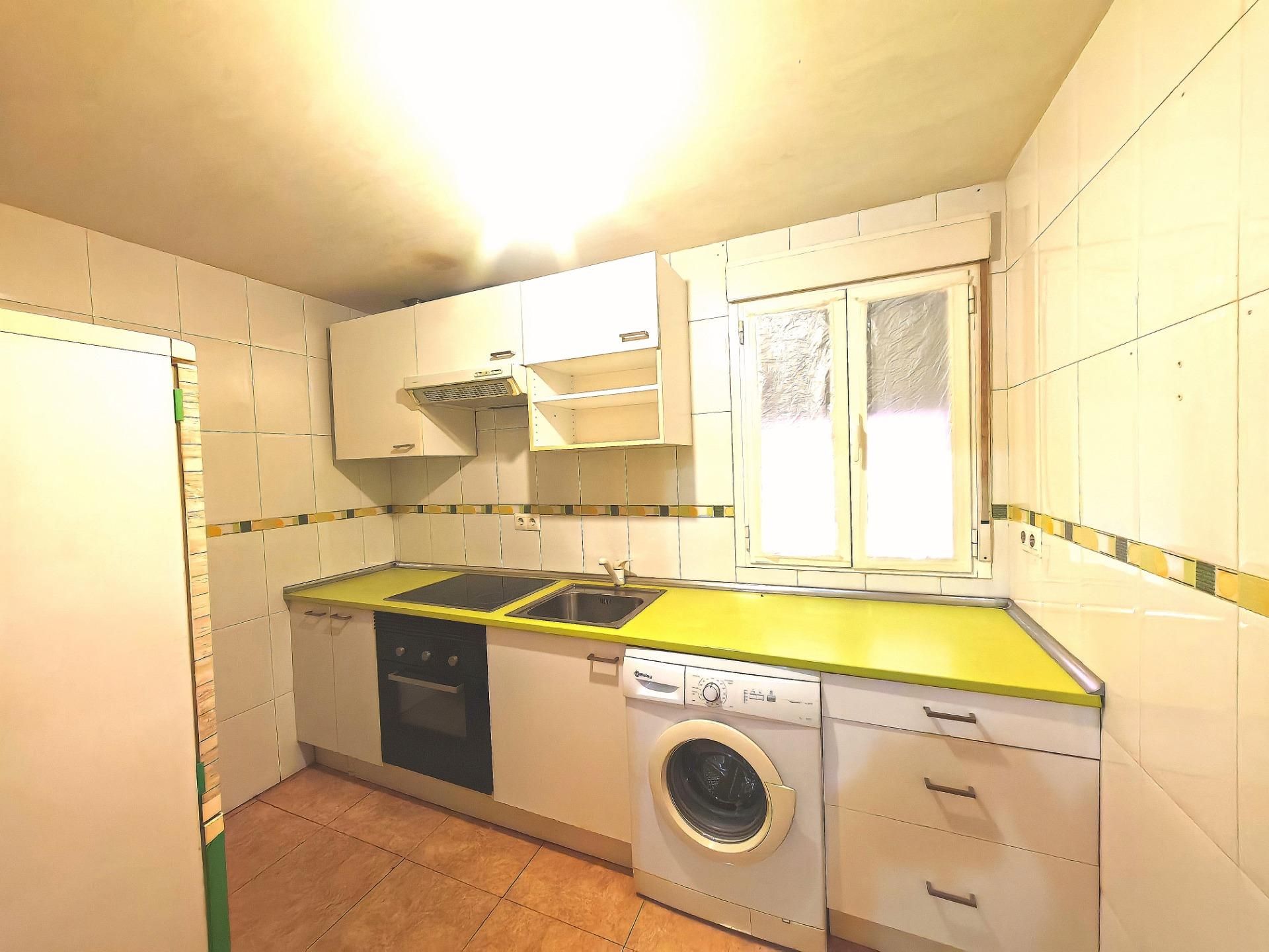 Kitchen of Flat for sale in Cedillo del Condado  with Heating