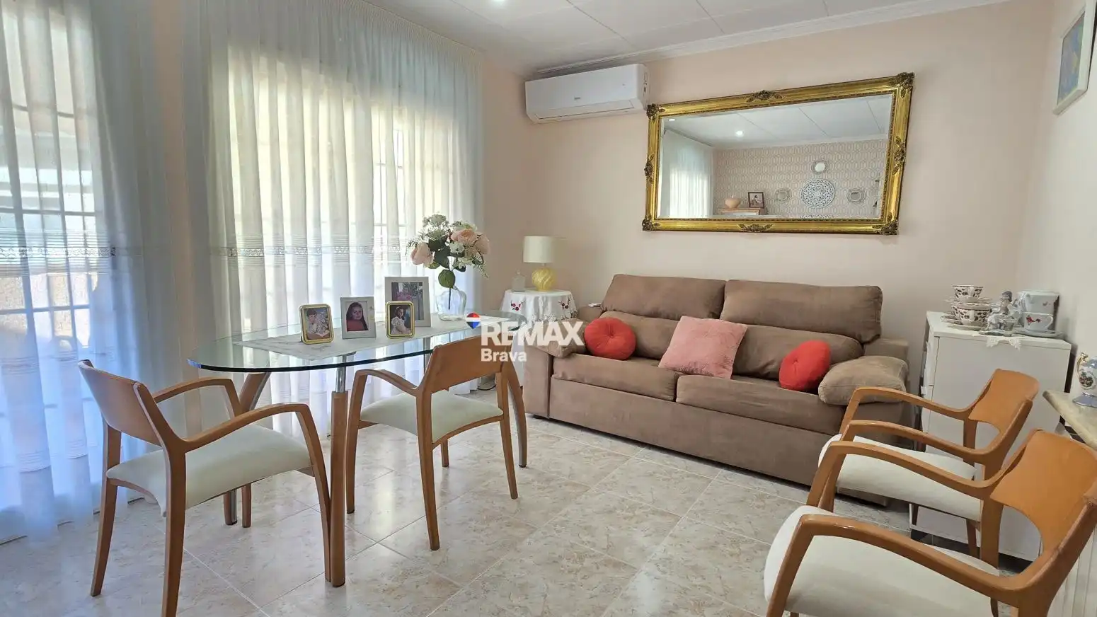 Sala d'estar de Casa o xalet en venda en Pineda de Mar amb Aire condicionat, Calefacció i Terrassa