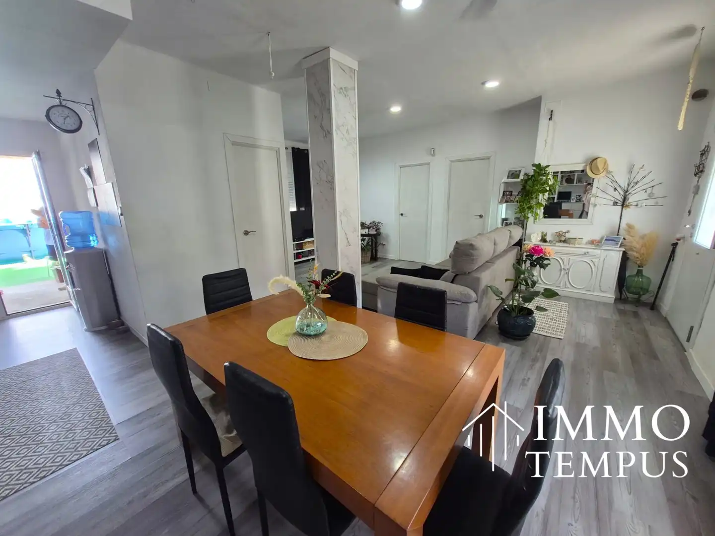 Dining room of Flat for sale in Terrassa  with Parquet flooring, Terrace and Oven