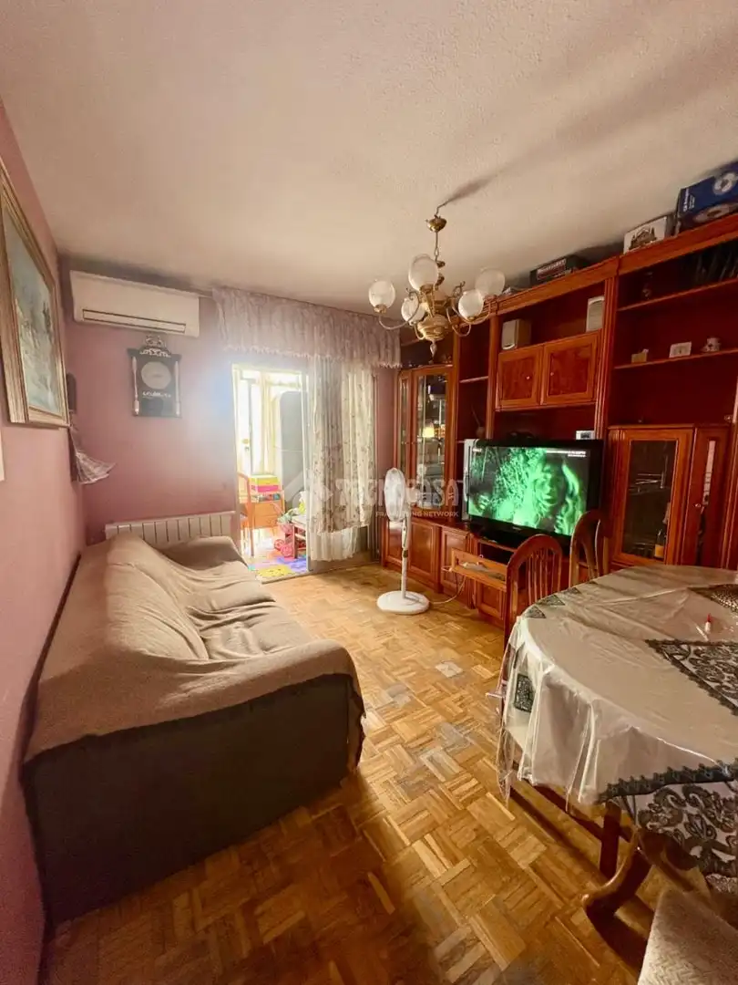 Sala d'estar de Pis en venda en Madrid amb Calefacció, Terrassa i Balcó
