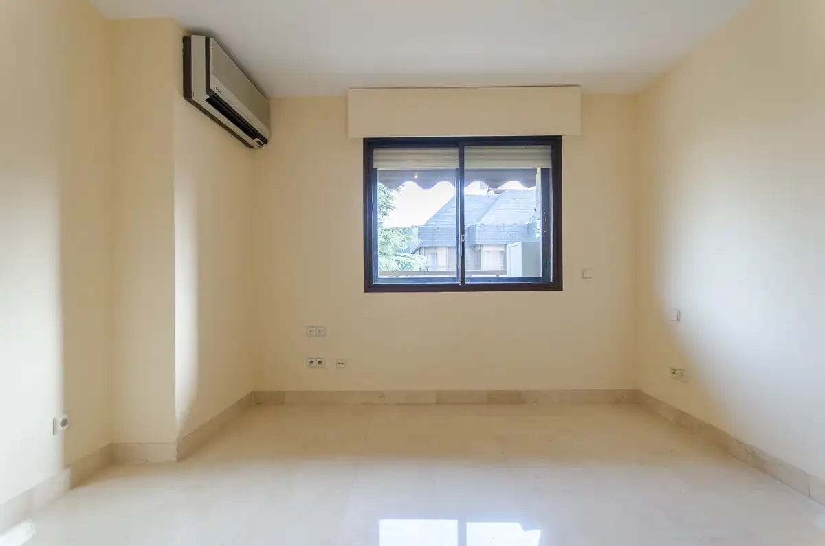 Bedroom of Flat for rent in Madrid  with Air Conditioner, Heating and Terrace