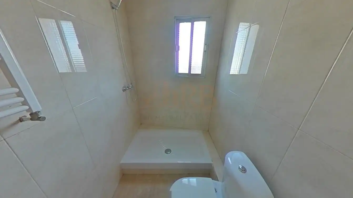Bany de Àtic en venda en Castelldefels amb Terrassa
