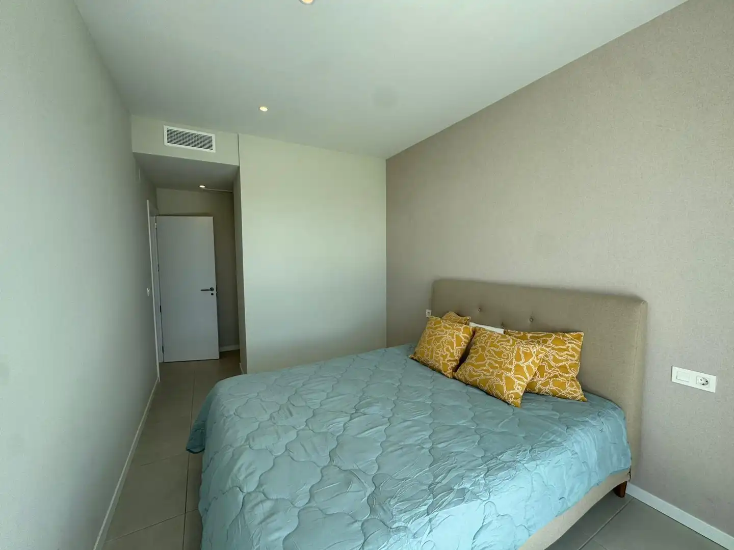Dormitori de Apartament en venda en Chipiona amb Aire condicionat, Terrassa i Traster