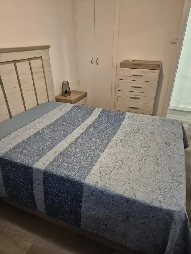 Dormitori de Pis en venda en Jaén amb Aire condicionat, Moblat i Balcó