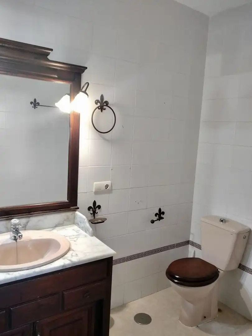 Bathroom of Flat for sale in Gines  with Air Conditioner, Heating and Terrace