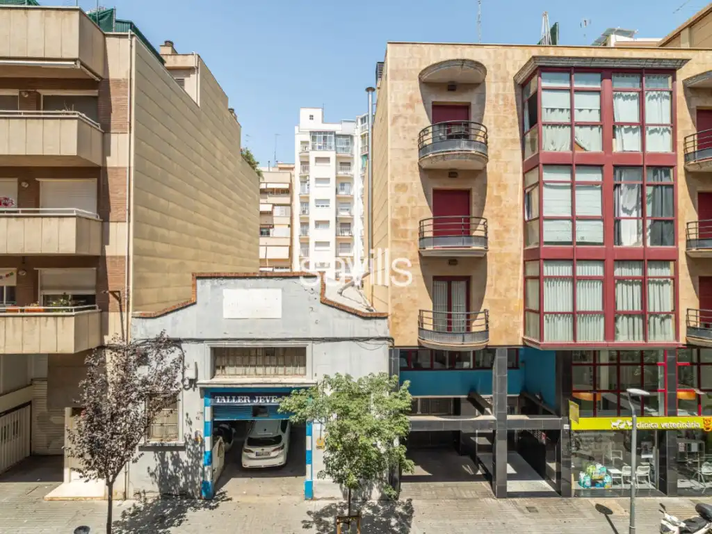 Vista exterior de Apartament en venda en L'Hospitalet de Llobregat amb Aire condicionat