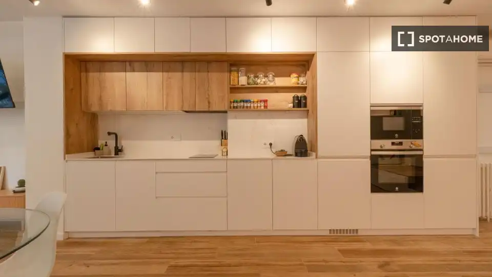 Cuina de Estudi per a compartir en Madrid amb Aire condicionat, Calefacció i Terrassa