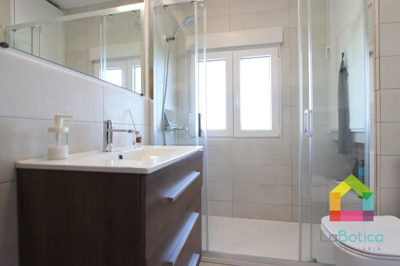 Baño de Piso en venta en Olías del Rey con Aire acondicionado, Calefacción y Terraza