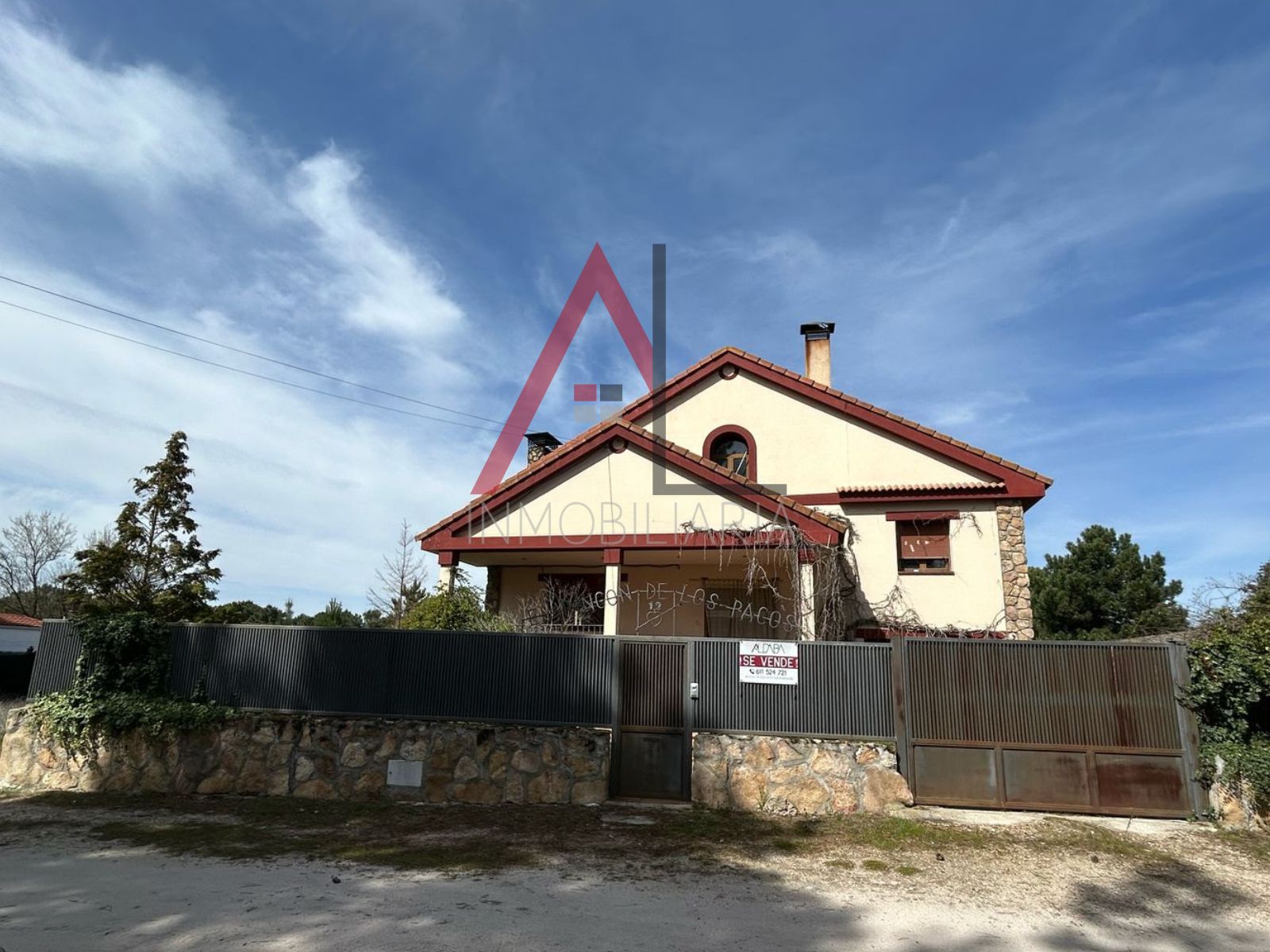 Vista exterior de Casa o xalet en venda en Navas de Oro amb Calefacció, Jardí privat i Moblat
