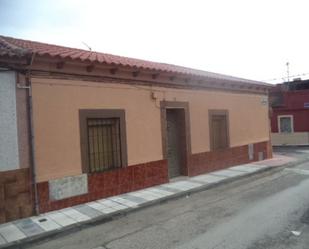 Vista exterior de Casa adosada en venda en Puertollano