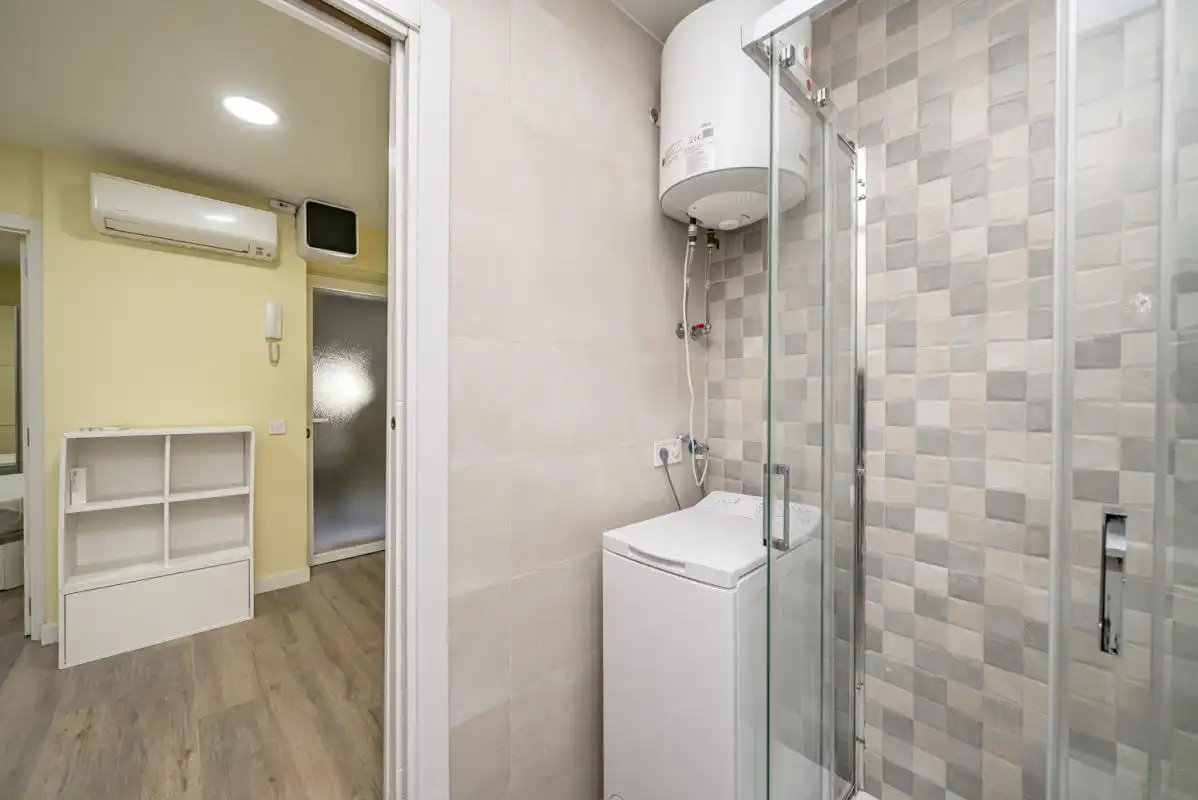Badezimmer von Erdgeschoss zum Verkauf in Madrid mit Klimaanlage, Heizung und Möbliert