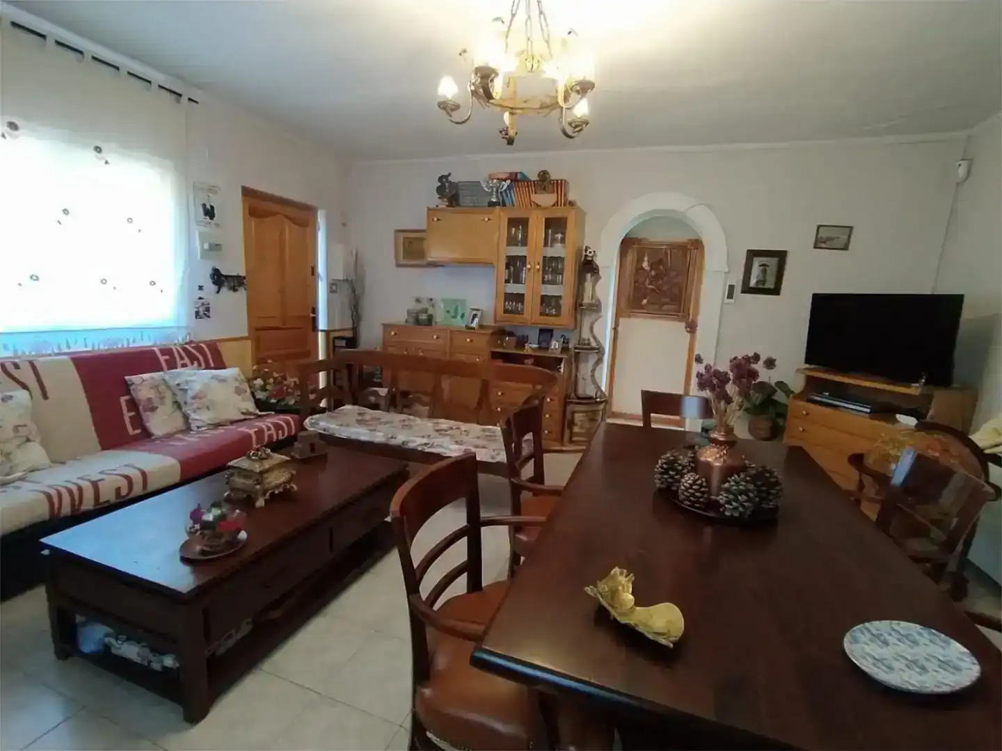 Sala d'estar de Casa o xalet en venda en El Pino de Tormes amb Piscina, Moblat i Forn
